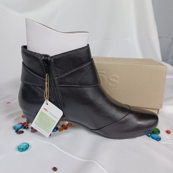 Taos Addition leather black boots nwt, size 9 - Picture 7 of 8